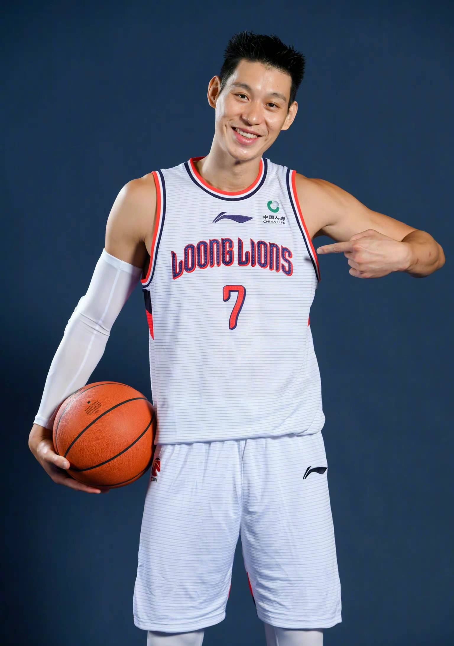 包含林书豪在场上发挥稳定，被誉为球队的定海神针的词条