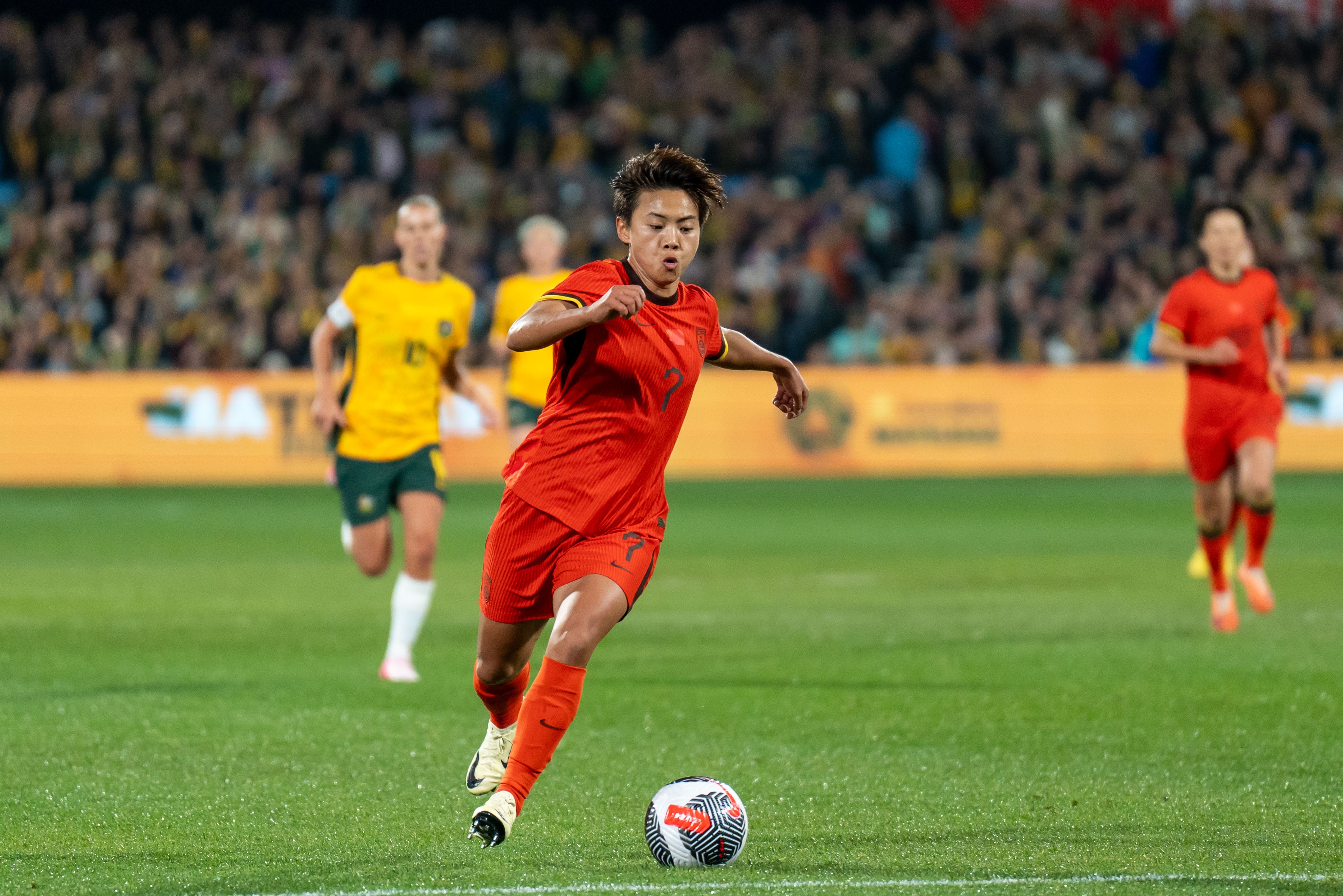 国足女足比赛结束,球员们感慨艰辛一路 国足女足比赛结束,球员们感慨艰辛一路