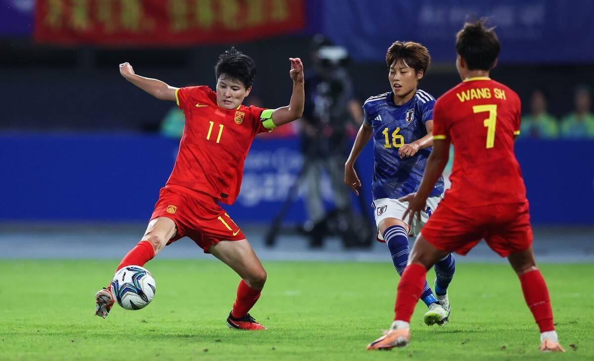 国足女足比赛结束,球员们感慨艰辛一路 国足女足比赛结束,球员们感慨艰辛一路