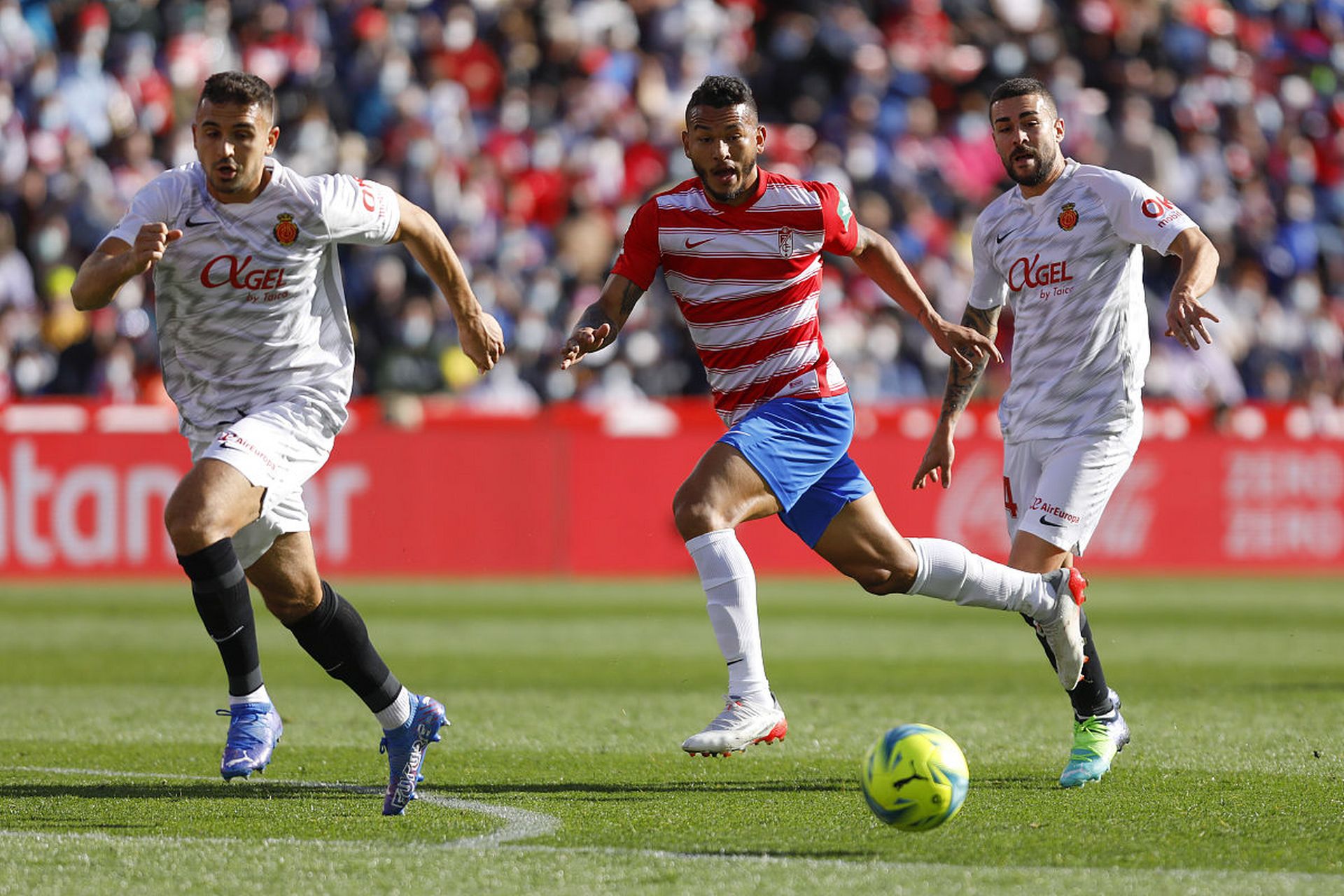 比利亚雷亚尔客场战平对手，表现出色