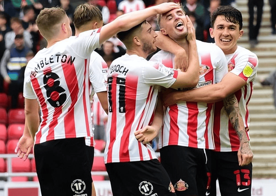 关于阿斯顿维拉中场组织完善，拉开比分差距的信息